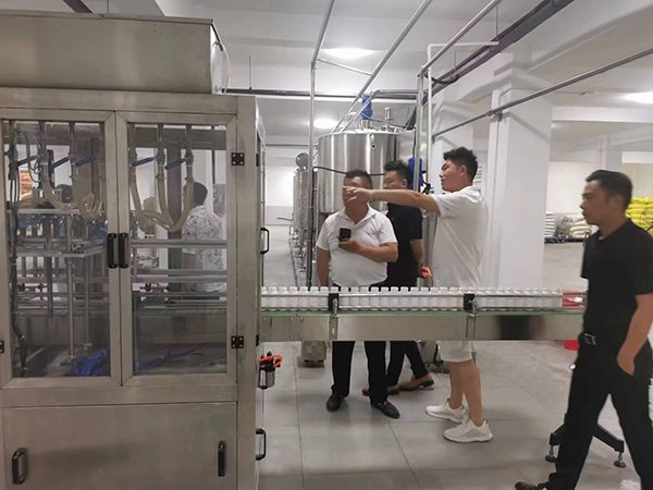 全自動有機液體肥灌裝設(shè)備 中小型氮磷鉀液態(tài)肥加工設(shè)備